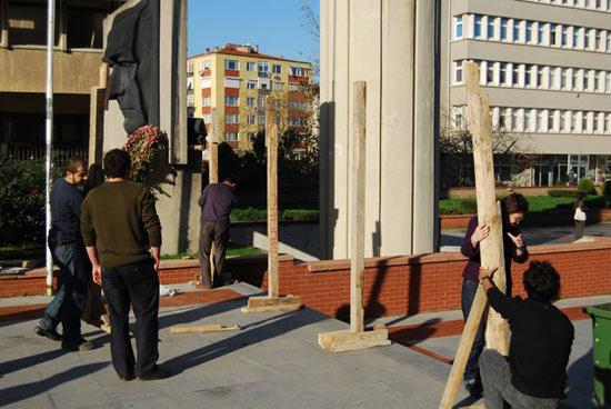 Gazze karanlıkta, Boğaziçi ayakta!