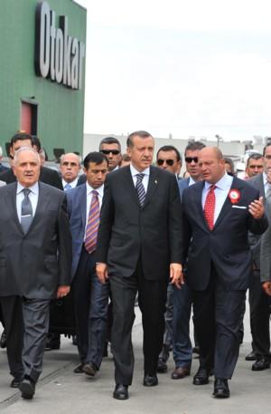Başbakan Erdoğan, Sakarya'da Arifiye ilçesindeki OTOKAR Tesisi'nde düzenlenen, Savunma Sanayii Müsteşarlığı Milli Tank Projesi Sözleşmesi İmza Töreni