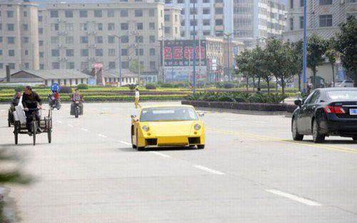 Chen, saatte 145 kilometre hız yapabilen Lambo'ya verdiği emeğin hi&ccedil;bir şeyle kıyaslanamayacağını s&ouml;yl&uuml;yor. Dizayn planlarını internetten elde ettiğini s&ouml;yleyen Chen, par&ccedil;aları da hurdacılardan toplayarak aracı bir yıl i&ccedil;erisinde tamamlamış.

(CİHAN)