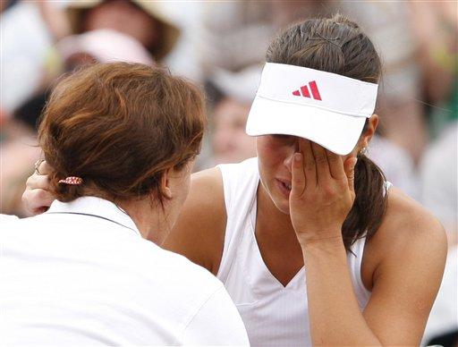 Wimbledon'da 4. turda Venus Williams ile karşılaşan Sırp raket, ikinci sette sakatlanınca mücadeleyi gözyaşları içinde terk etti