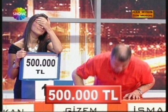 Sonunda beklenen oldu... Show TVde Acun Ilıcalının sunduğu Var mısın yok musun yarışmasında bir yarışmacı 128 milyarı reddedek kutuya gitti ve 500 milyarı kazandı.