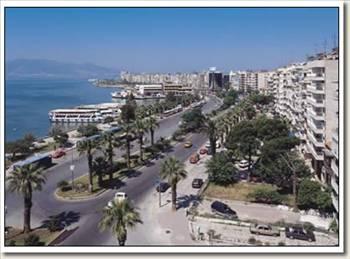 İzmir Kordon'da gezintiye çıkmak