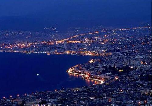 İZMİR ---

AK Parti İzmir İl Başkanlığı 24. dönem milletvekili genel seçimlerinde İzmir'den milletvekili adayı olacakların belirlenmesi amacıyla temayül yoklaması yaptı.

Birinci bölgede en büysek oyu Bilal Doğan 964 oyla elde ederken, Fevzi Bayram 959, Sıddık Topaloğlu 855, Necip Nasır, 837, Ali Aşlık 821 ve Latif Özkan 780 oy elde etti. Rahmi Taştan 749, Dursun Bülent Tercan 632, Osman Sakman 603, Ahmet Ayakdaş 552 ve Beytullah Selman 523 ilk 10 sırada yer aldı.

İkinci bölgede ise en yüksek oyu 1392 ile ile Mehmet Bayındır elde etti. Milletvekili adaylarından Hamza Dağ 1241, Ömür Kabak 1239, Erol Altun 1180, Aydın Şengül 1177, Necip Kalkan 1167, 17 Mehmet Girgin 1038, Hasan Şahin 1037, Bülent Delican 1003, Uğur Türkan 960 oy elde etti.