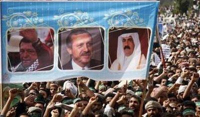 İsrail'in Gazze katliamı protesto eden yüzbinlerece Yemenli, kendi liderlerinin tepkisizliğine, Chavez, Erdoğan ve Şeyh Hamad'ın posterlerini taşıyarak isyan etti.