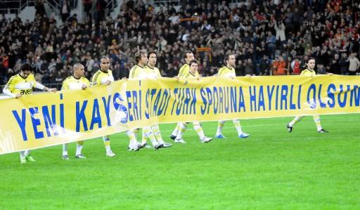 Kadir Has'ta oynanan ilk maçta F.Bahçe 10 kişi tamamladığı maçta Kayseri'yi mağlup ederek zirve ile puan farkını 3'e indirdi.