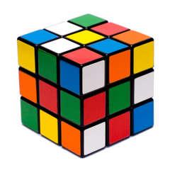 Rubik küpü ---
Macar mucit Erno Rubik 1970’lerin ortalarında üç boyutlu ilk bulmaca küpünü oluşturdu, 10 yıl kadar sonra bir marka oldu. 1980’de Ideal’ın oyuncağı ABD’ye ithal etmesiyle oyuncağın popülaritesi arttı. Milyonlarca çocuk ve yetişkin için Rubik küpü saplantı haline geldi.