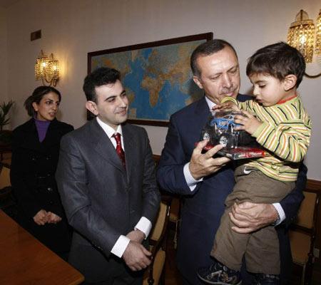 Başbakan Recep Tayyip Erdoğan, Suudi Arabistan'da idamla yargılanan ancak daha sonra cezası affedilen ve Türkiye'ye gelen berber Sabri Boğday'ı kabul etti