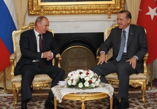 Rusya Başbakanı Vladimir Putin, günübirlik çalışma ziyareti için Ankara'ya geldi. Putin seri ziyaretler gerçekleştirdi ve önemli anlaşmalara imza attı