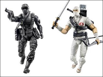 G.I. Joe ---
1964’te, Soğuk Savaş’ın da etkisiyle, Hasbro G.I. Joe erkek çocuklar için, hareket eden, konuşan, askeri teçhizatla donatılmış bu oyuncağı yarattı. Maço ve kahraman bir karakter olarak, daha da önemlisi Ken’in karşıtı olarak sunulmuştu. Tehlikeli savaş görevlerini yerine getiriyor veya Barbie’yi üstü açık pembe arabasıyla gezdiriyordu. G.I. Joe çizgi romanlara, video oyunlarına, televizyon dizilerine, hatta bir filme bile konu oldu.