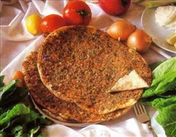DİYAR BURMA-DİYAR LAHMACUN
İlk kez franchise verecek

1905ten bu yana 5 kuşaktır tatlı üreten Diyar Burmanın 8 şubesi var. Bu şubelerin tamamı şirket tarafından işletiliyor. Bu yıl sonuna kadar 3 yeni Diyar Burma şubesi daha açılacak. İlk kez franchise vermeye hazırlandıklarını belirten Diyar Burma ortaklarından Hakan Ok, Şimdilik franchise altyapımızı geliştiriyoruz. İlk franchise şubemizi 2011de açmayı hedefliyoruz diyor. Şirketin Diyar Burma dışında birde Diyar Lahmacun adıyla fast food alanında faaliyet gösteren markası var. Diyar Lahmacunun şube sayısı ise 5e ulaşmış. Yine aynı şekilde 2011de franchising sistemiyle Diyar Lahmacun şubeleri açılacak.
Telefon: 0216 576 82 75
Web: www.diyarburma.com.tR