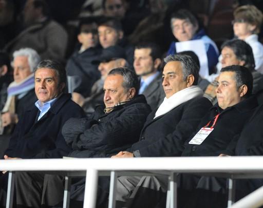 Hafta içinde UEFA'ya veda eden G.Saray, zirve yolunda tüm rakiplerinin puan kaybettiği haftayı mağlubiyletle kapattı.
