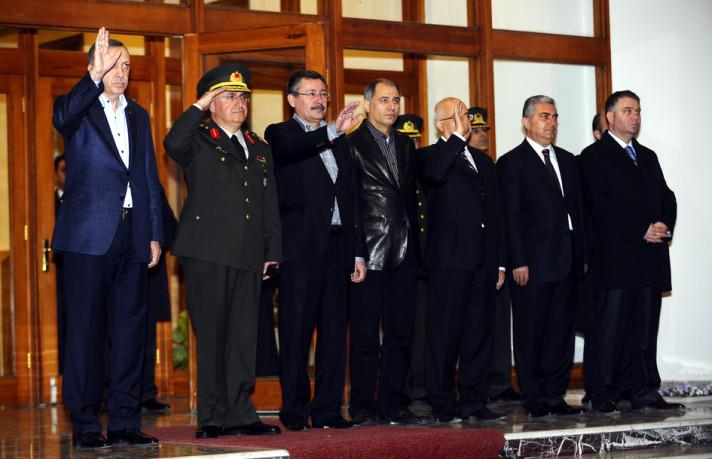 Başbakan Erdoğan, Cumhurbaşkanı Abdullah Gül'ü uçağına kadar uğurlayarak el salladı.
