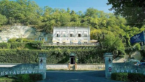 Les Hautes Roches, Loire Valley, Fransa - 18 yüzyıla yapılmış malikânenin bir kısmı kayaların oyulması ile otel odalarına dönüştürülmüş.