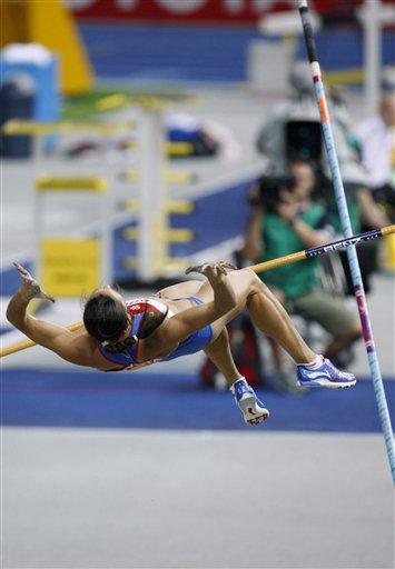 Rekorlarıyla 6 yıldır kadınlar sırıkla atlamada dünyanın bir numarası olan Rus sporcu Yelena Isinbayeva dün 4.75 ve 4.80 ile denediği atlayışlarda başarılı olamadı.