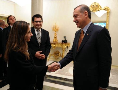 TOPLANTIYA TARAF GAZETESI YAZARI YASEMIN CONGAR DA KATILDI