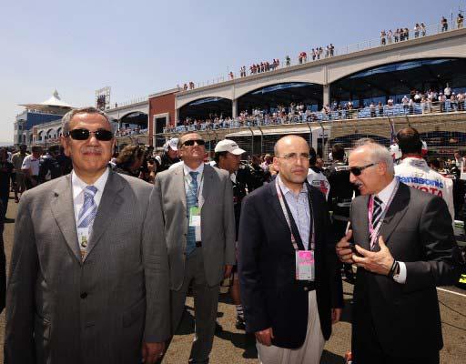 Formula 1 Dünya Şampiyonası'nda sezonun 7. yarışı ING Türkiye Grand Prix'si İstanbul Park Pisti'nde yapıldı. Yarış son sürat giden çılgın pilotları kadar ilginç görüntüleriyle güne damgasını vurdu.