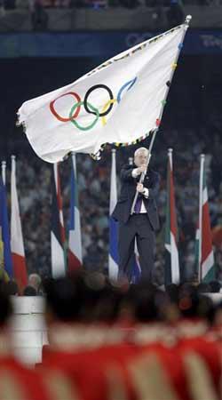 29. Yaz Olimpiyat Oyunları, ''Kuş Yuvası'' olarak adlandırılan 90 bin kişilik Ulusal Stat'ta düzenlenen görkemli bir törenle sona erdi.