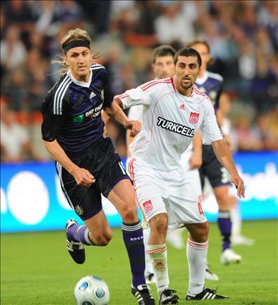 Sivasspor, Şampiyonlar Ligi 3. Ön Eleme turunda Anderlecht'e Belçika'da farklı yenildi. 5-0'lık maçta Yiğidolar'ın kaleye şutu bile yok...