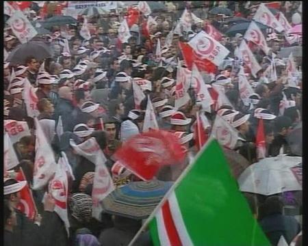 BBP'nin İstanbul mitingi: Partisinin İstanbul mitinginde vatandaşlara hitap eden BBP Genel Başkanı Muhsin Yazıcıoğlu'nun hedefinde de hükümet vardı.