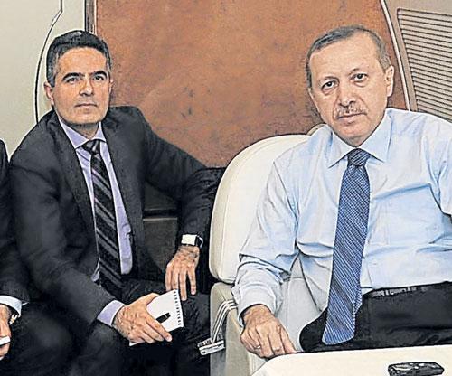 Başbakan Erdoğan ile bir seyahatte, uçakta röportaj yaparken...