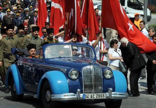 ustafa Kemal Atatürk'ün 90 yıl önce 16 Mayıs 1919'da Şişli'deki Atatürk Müzesi olan evinden yola çıkışı canlandırıldı.