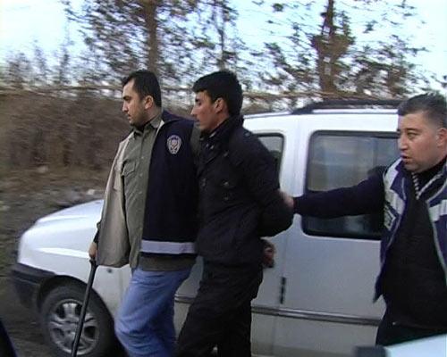 Şanlıurfa'da Sulama Birliği seçimleri nedeniyle meydana gelen taşlı, sopalı ve silahlı kavgada 1 kişi hayatını kaybederken, 12 kişi de yaralandı. Olayda 18 kişide gözaltına alındı.