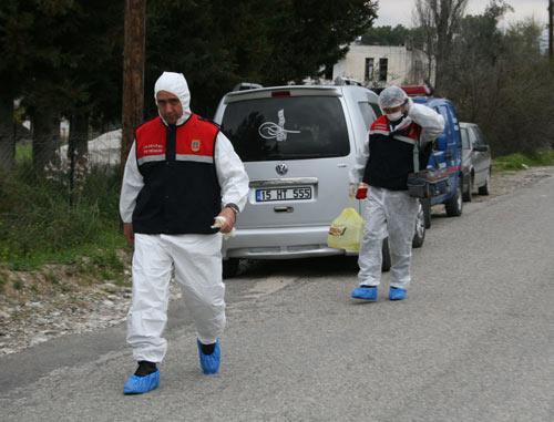 Fethiye'de 2 gün önce ölen bir bebeğin mezarı, doktor raporu ve defin belgesi olmadığı gerekçesiyle açıldı. Evinde elektrik ve su dahi olmayan ailenin 2 buçuk aylık bebeğinin ise açlık ve bakımsızlıktan ölmüş olabileceği iddia edildi.