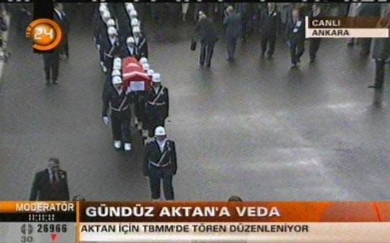 MHP Milletvekili, emekli büyükelçi Gündüz Suphi Aktan için Dışişleri'nin ardından TBMM'de bir tören düzenlendi. Törene siyasiler ve Aktan'ın ailesi katıldı.