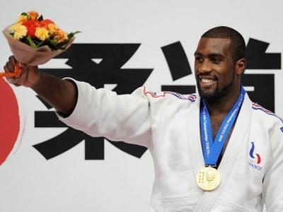 Teddy Riner: 22 yaşındaki Fransız Riner, Paris'teki dünya şampiyonasında artı 100 kiloda altın madalya alarak, 5 kez dünya şampiyonu olan ilk judocu oldu. 2008'de Pekin'de düzenlenen olimpiyatlarda bronz madalya kazanan Riner, Londra 2012'ye altın madalya hedefiyle katılacak.
