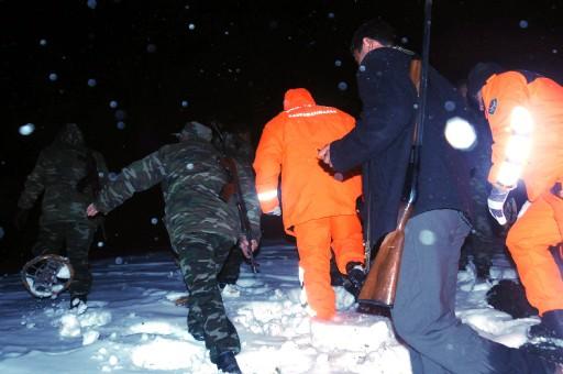 BBP lideri Yazıcıoğlu'nu taşırken düşen hekikoptere ulaşma çabaları aralıksız sürüyor. Helikopter için adeta bir ordu seferber edildi...
