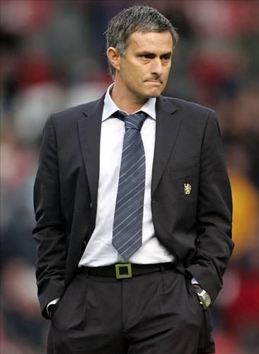 ''Barcelona, muhteşem tiyatrolarıyla bir kültür kenti. Bu çocuk da artistliği iyi öğrenmiş" Mourinho'dan, o dönem Chelsea forması giyen Del Horno'nun oyundan atılmasına neden olan Lionel Messi'ye...