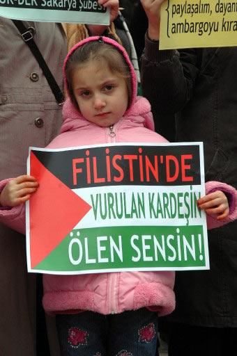 İsrail'in Gazze'ye yönelik acımasız saldırıları Türkiye'nin pek çok kentinde ve Orta Doğu'da protesto edildi. Protestolardan kareler...