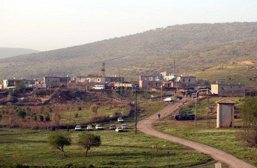 Mardin'in Mazıdağı ilçesine bağlı Bilge Köyündeki silahlı saldırıda yaşamını yitirenler için köyde mezar kazılıyor. 44 cesedin otopsilerine başlandı. Köyden ağıtlar yükseliyor.