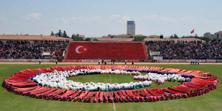 Uşak'ta 23 Nisan Ulusal Egemenlik ve Çocuk Bayramı çeşitli etkinliklerle kutlandı.