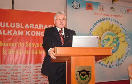 TBMM İç İşleri Komisyon Başkanı ve AK Parti Tekirdağ Milletvekili Ziyaettin Akbulut kongrenin açılışında bir konuşma yaptı.