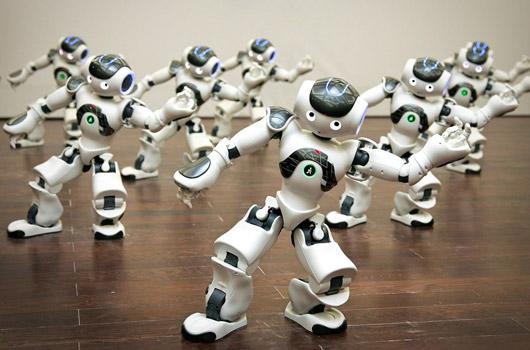 <strong>32. Çin'deki fuarın yıldızı Fransız robotlar</strong><br><br>
2010 -> Fransız Aldebaran Robotics tarafından geliştirilen Nao isimli bu robotlar, Çin'de gerçekleştirilen Shangai Expo fuarındaki Fransa standının ziyaretçi sayısını kayda değer oranda arttırmıştı.