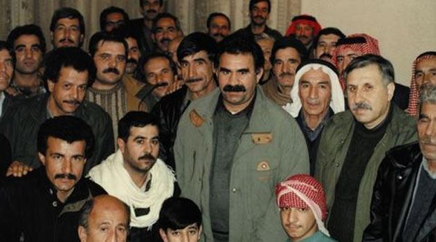 Terörist başı Abdullah Öcalan'ın bilinmeyen fotoğrafları... Öcalan'ın plajda ve kaldığı villanın havuzunda yüzerken, futbol oynarken, kadın teröristlerle doğum günü kutlarken görüntüleri çıktı.