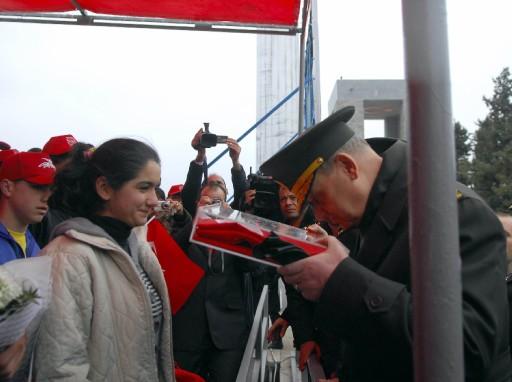 Başbakan Erdoğan ve İlker Başbuğ Şehitler Abidesi'ne ziyarette bulundu. Erdoğan yaptığı konuşmada kahramanlığa vurgu yaptı.