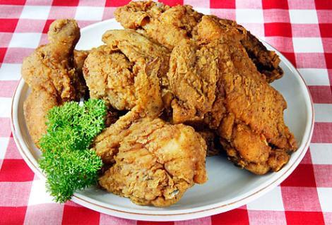 <b>Baharat soslu kızarmış tavuk</b> Baharat soslu kızarmış tavuk çoğunlukla derisi üstündeyken pişirilir. Kalorisini söylemeye gerek var mı?