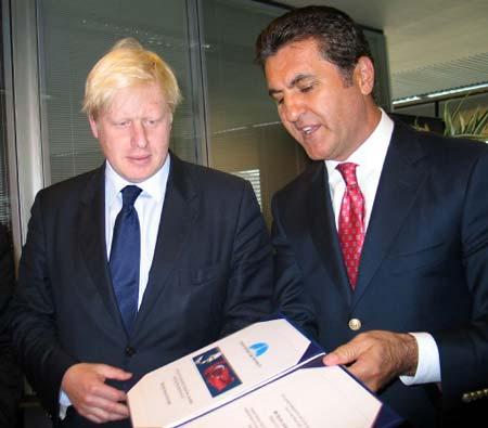 Mustafa Sarıgül, Londra'nın Türk asıllı yeni Belediye Başkanı Boris Johnson'a kutlama ziyaretinde bulundu.