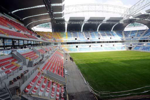 Kayseri'de yaptırılan ve 8 Martta Kayserispor-Fenerbahçe maçı ile sporseverlere ''merhaba'' diyecek Kadir Has Stadyumu'nda çalışmalar son aşamaya geldi.
