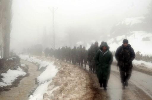 BBP lideri Yazıcıoğlu'nu taşırken düşen hekikoptere ulaşma çabaları aralıksız sürüyor. Helikopter için adeta bir ordu seferber edildi, açıklamalar birbirini kovalıyor...