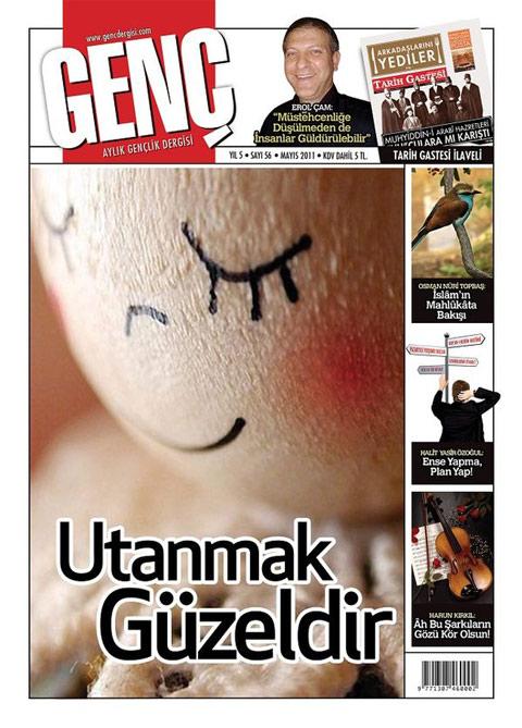 <p><strong>Genç Dergisi: Utanmak Güzeldir</strong></p>

<p>Yıllardır bir takım katakullilerle sürdürülen sinsi propaganda artık meyvelerini topluyor: Bugünün gençleri utanmazlığı bir tür özgüven ve cesaretle karıştırır hâle geldiler. Artık utanmak utanılacak bir şeymiş gibi algılanıyor. Yazmaya utandık ama dayanamadık yine de yazdık; bu sayımız bu utanmazlığı işliyor. Utanmaya vesile olsun diye, çünkü utanmak birileri ne derse desin hâlâ güzel bir şeydir.</p>

<p>Türkiye’nin aylık gençlik dergisi Genç Dergi bahara hayâ duygusunu vurgulayarak giriyor. Ali Can’ın hazırladığı “Utanmak Güzeldir” başlığını taşıyan dosya, günümüzde hayâ sahibi olmanın her zamankinden daha büyük önem arz ettiğini vurguluyor. Konu çerçevesinde yapılan röportajda,9 Eylül Üniversitesi İlahiyat Fakültesi’nden Yrd. Doç. Dr. Ahmet Tahir Dayhanhayânın gerekliliği ve utanmanın güzelliği üzerinde durarak yükselen değerin maalesef pişkinlik olduğuna dikkat çekiyor. Diğer yandan Psikolojik danışman Mehmet Dinç’in “Utanma Fobi Değil” isimli yazısı da sosyal fobi ile utanma arasındaki ince sınırlardan bahsediyor. Dinç’in mesajı net: “Utanmak değer vermektir; kendine ve karşındakine. Utanmak saygı duymaktır; kendine ve karşındakine. Utanmak var saymaktır; kendini ve karşındakini.”Dosya çerçevesinde son yazı ise Dr. Murat Kaya’nın “Hayâ İmanın Kilididir” başlıklı yazısı.</p>

<p>Röportajlar:</p>

<p>Gazeteci yazar Mustafa Özcan: Rejimler Teknolojiye Mağlup Oldu</p>

<p>“İnşallah İslam dünyası çok hızlı bir şekilde toparlanacak. 2010-2025 yılları tamir ve yenilenme yılları olacak. Bu halk hareketleri ile biz burada bir şans yakaladık. Bunu el birliği ile değerlendirebilirsek ne mutlu bize, değerlendiremezsek bu bizim için bir kayıptır.”</p>

<p>Yazar Zeki Bulduk: Veliliklerini Delilikle Örtenler!</p>

<p>“Güya, bir adam, Allah’a: ‘Rabbim, merhametini öyle bir anlatırım ki sana ibadet edecek kul kalmaz!’ dediğinde Allah: ‘Ben de seni öyle bir deli ederim ki, sana inanacak bir kul bulamazsın!’ der. Valla, bu meselde saklı zaten her ne var ise. Deliyi delirteni bir Allah bir de ‘deli’ biliyor. Ben, uzaktan şahit oldum ama neydi şahit olduğum; aklım almadı!”</p>

<p>Yazar Harun Kırkıl:Âkif’in Olmadığını Bir Düşünsenize?!</p>

<p>“Elinizde ‘İstiklal Marşı’ olmayacaktı. Çanakkale destanını anlatacağınız ona layık bir şiir olmayacaktı. Ve en acısı bu millet nasıl bir evlattan mahrum kaldığını bile bilmeyecekti.”</p>

<p>TV Sunucusu ve Tiyatrocu Erol Çam: Müstehcenliğe Düşülmeden de İnsanlar Güldürülebilir</p>

<p>“Biz belli bir medeniyetin ve kültürün insanlarıyız. Bizim kriterlerimiz var. İnsanları güldürmek güzel bir şey ancak bunu yaparken belli değerlere saygı göstermek de gerekiyor. Ahlaki değerleri erozyona uğratacak seviyesiz espriler belki insanlara ün ve para kazandırır ama değer katmaz.”</p>
