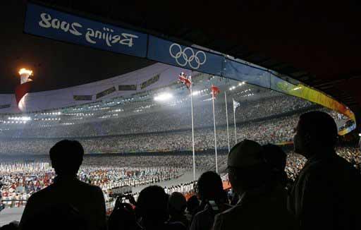 29. Yaz Olimpiyat Oyunları, ''Kuş Yuvası'' olarak adlandırılan 90 bin kişilik Ulusal Stat'ta düzenlenen görkemli bir törenle sona erdi.