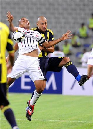 Futbol Federasyonu tarafından bu yıl 4. kez düzenlenen TFF Süper Kupa'yı, Beşiktaş'ı 2-0 yenen Fenerbahçe kazandı. Goller Alex'den geldi...