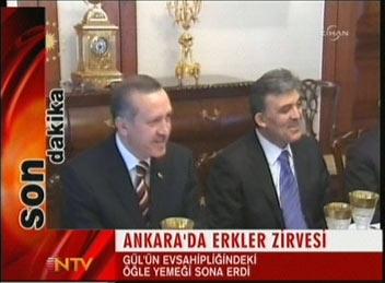 Cumhurbaşkanı Abdullah Gül, yasama, yürütme ve yargı organlarının başkanlarını 'yeni yıl' yemeğinde ağırladı.