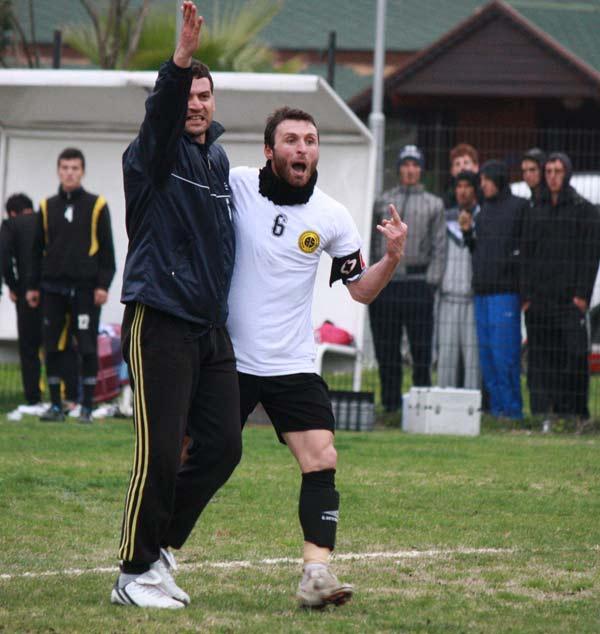 Sakarya'da oynanan Kırkpınarspor, As Akyazıspor amatör küme maçında olaylar çıktı. Akyazı Belediye Başkanı Yazıcı sahaya girip oyunculara saldırmaya kalkıştı.