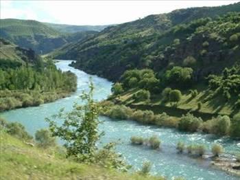 <p>BİNGÖL Buradaki bir çok göllerden dolayı bu isim kendisine verildi.</p>