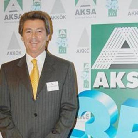ÖMER DİNÇKÖK!!!

Akkök Holding, Aksu, Akmerkez ve Akmerkez Rezidansın sahibi olan Dinçkök Ailesinin üyesi Ömer Dinçkökün, Tarabyada köşkü bulunuyor. Ömer Dinçkök ve eşi Ayşegül Dinçkök, yıllardır oturdukları dört dairenin birleşimden oluşan Ulus Boğaziçi Sitesindeki meşhur evlerinden üç yıl önce taşınarak buraya yerleşmişti. Ömer Dinçkökün Bodrumda da bir villası var. Dinçkök, aynı zamanda Bodrum Gündoğan Koyunun hemen karşısındaki Apostrol Adasının sahibi.