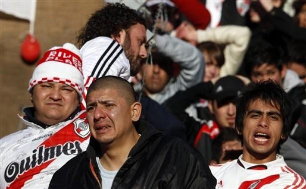 Kalan dakikalarda ev sahibi River Plate'in gol çabaları sonuç vermedi ve bu sonuçla River Plate tarihinde ilk kez küme düşmüş oldu.
